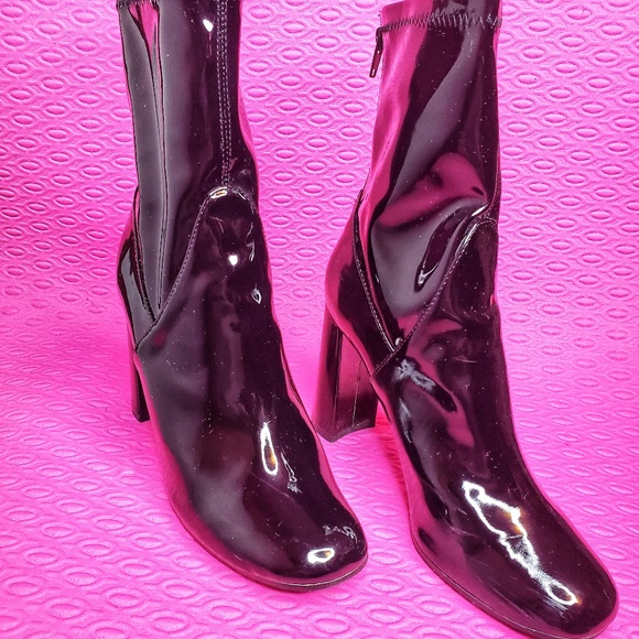 Tony Bianco Nakita Zip Ankle Bootie - Picture 2 of 11